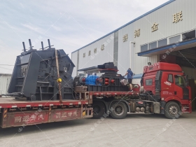 1000*700液壓對輥制砂機，1210反擊破發(fā)往四川