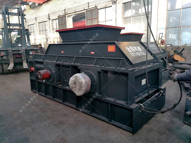 時(shí)產(chǎn)100噸瓜米石對(duì)輥制砂機(jī)多少錢？