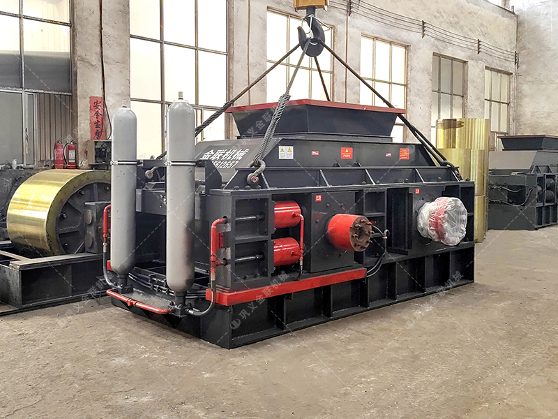 礦用液壓對(duì)輥制砂機(jī)如何實(shí)現(xiàn)砂石細(xì)碎與高產(chǎn)雙提升？