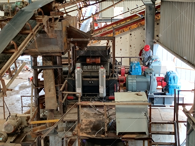 時(shí)產(chǎn)100噸和200噸的石灰石生產(chǎn)線，選擇的液壓對(duì)輥制砂機(jī)有何不同？