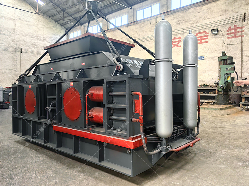 時(shí)產(chǎn)100噸和200噸的石灰石生產(chǎn)線，選擇的液壓對(duì)輥制砂機(jī)有何不同？