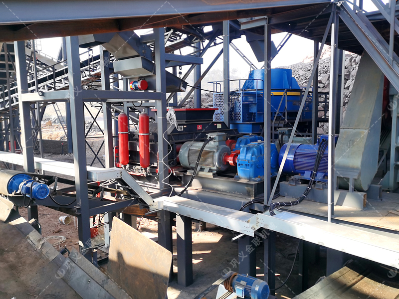 傳統(tǒng)制砂痛點(diǎn)頻出，液壓對(duì)輥制砂機(jī)提供怎樣的“一站式”解決方案？