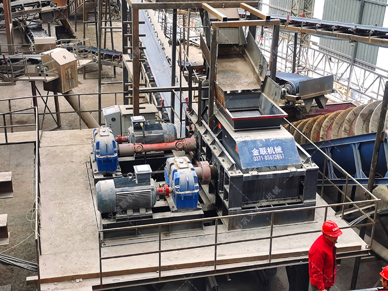 高硬度物料制砂效率低、損耗大？對(duì)輥破碎機(jī)輕松實(shí)現(xiàn)“流暢高產(chǎn)”