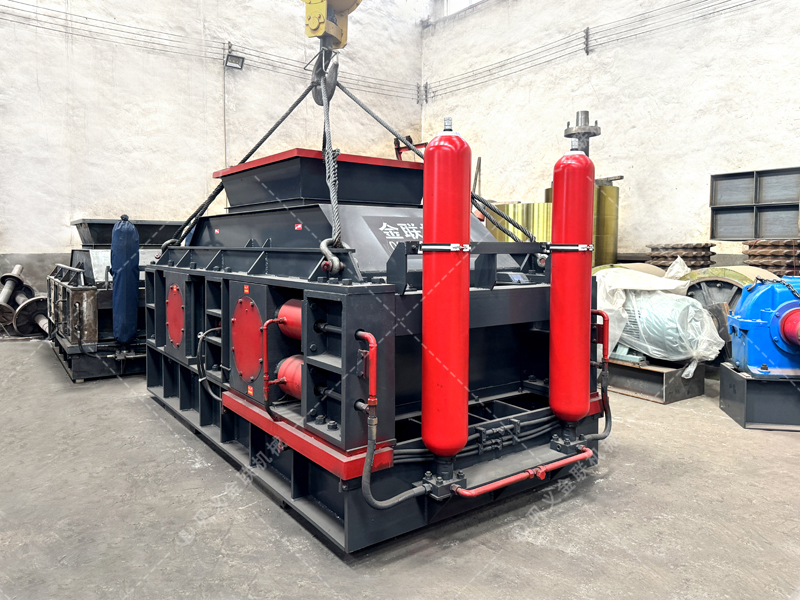 高硬度物料制砂效率低、損耗大？對(duì)輥破碎機(jī)輕松實(shí)現(xiàn)“流暢高產(chǎn)”